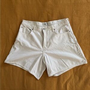 abercrombie & fitch high rise white loose shorts size 32